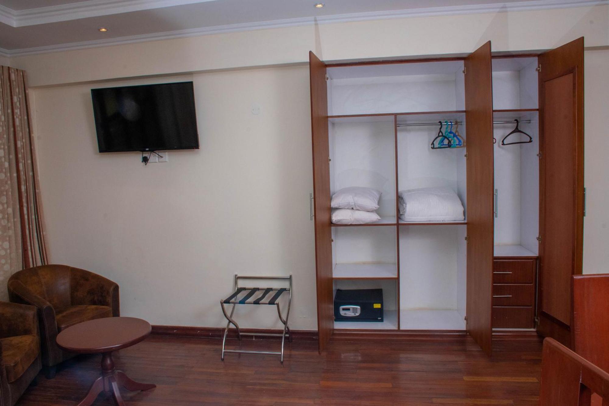 Cranes Suites Hotel Kitale Exterior foto