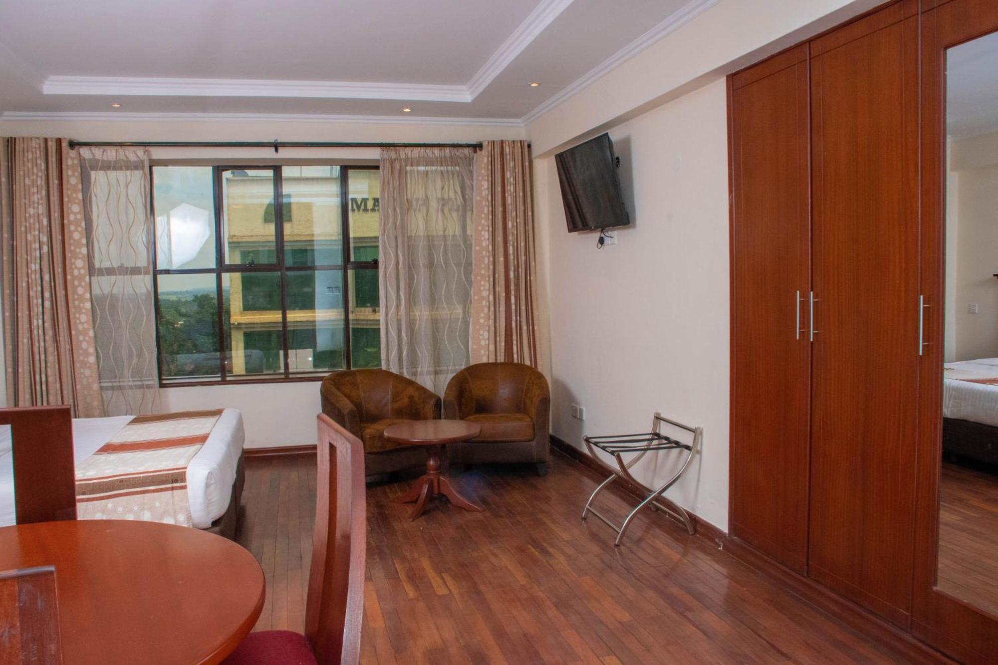 Cranes Suites Hotel Kitale Exterior foto